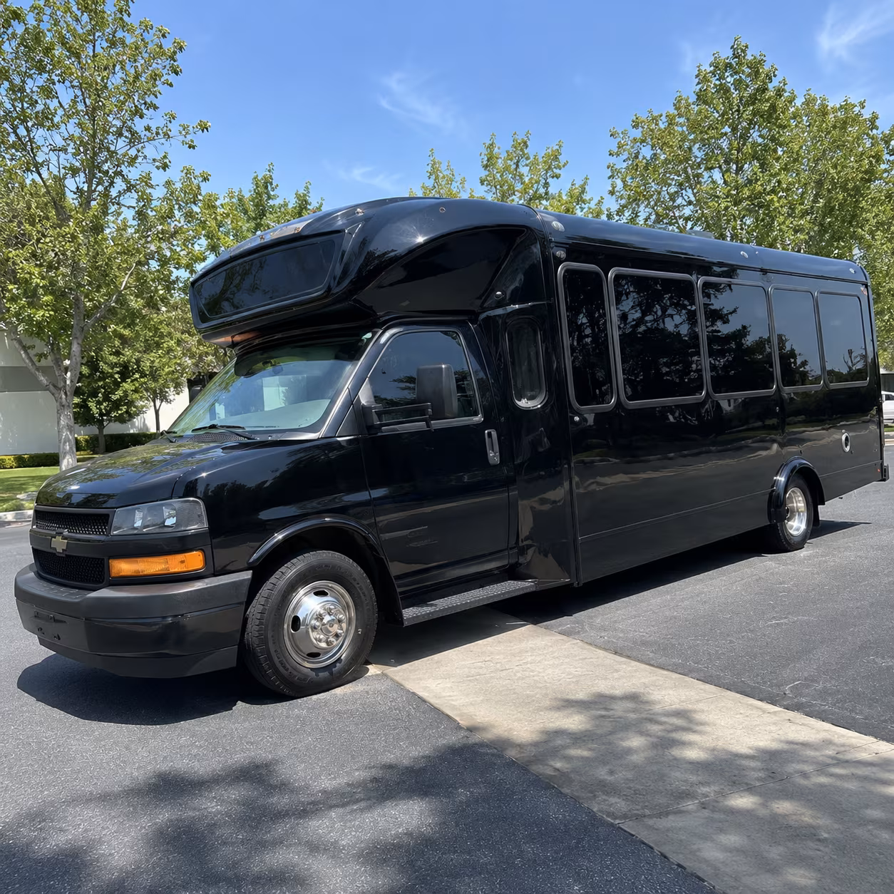 monterey park 15 passenger party bus