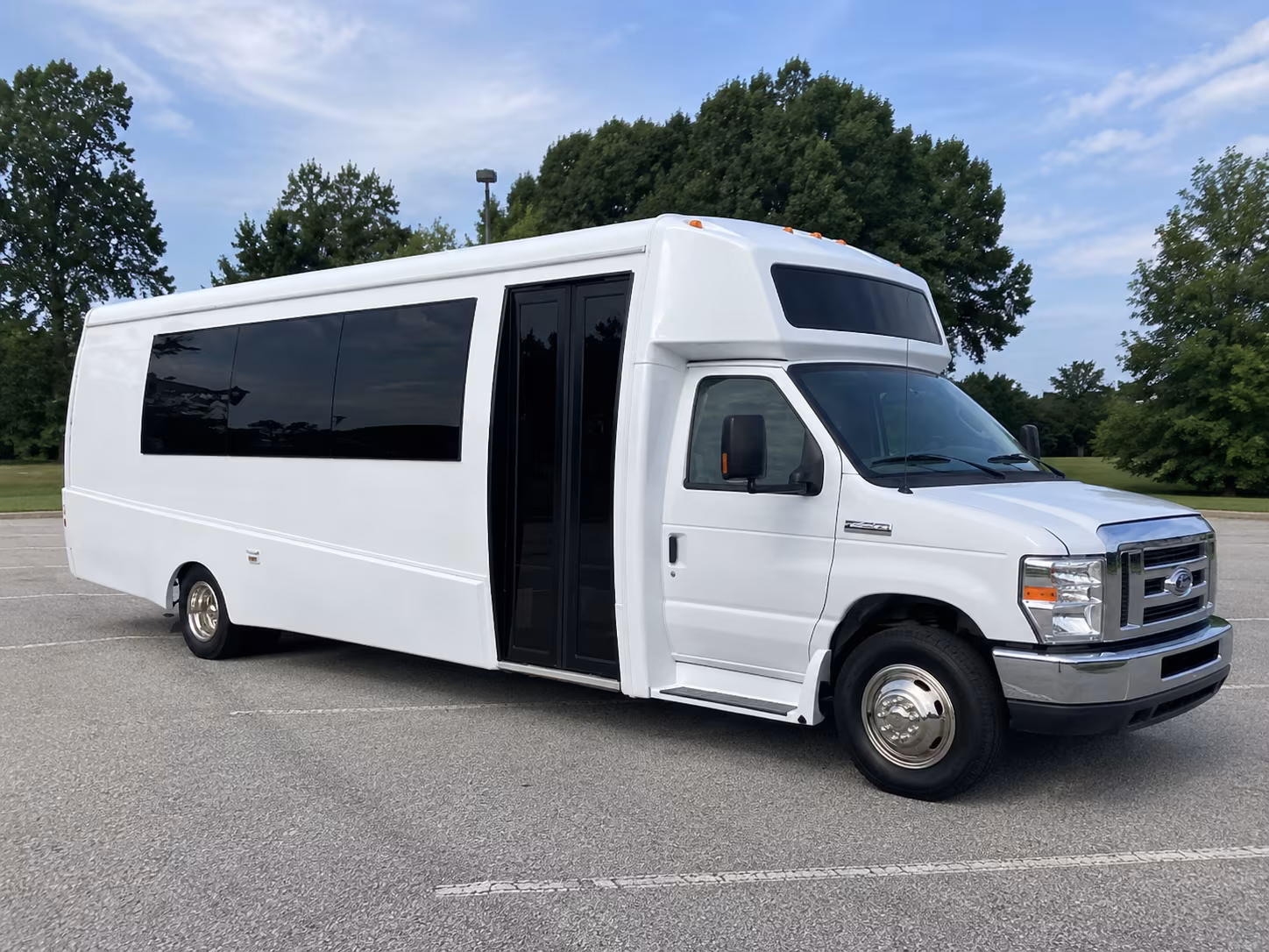 monterey park 18 passenger party bus