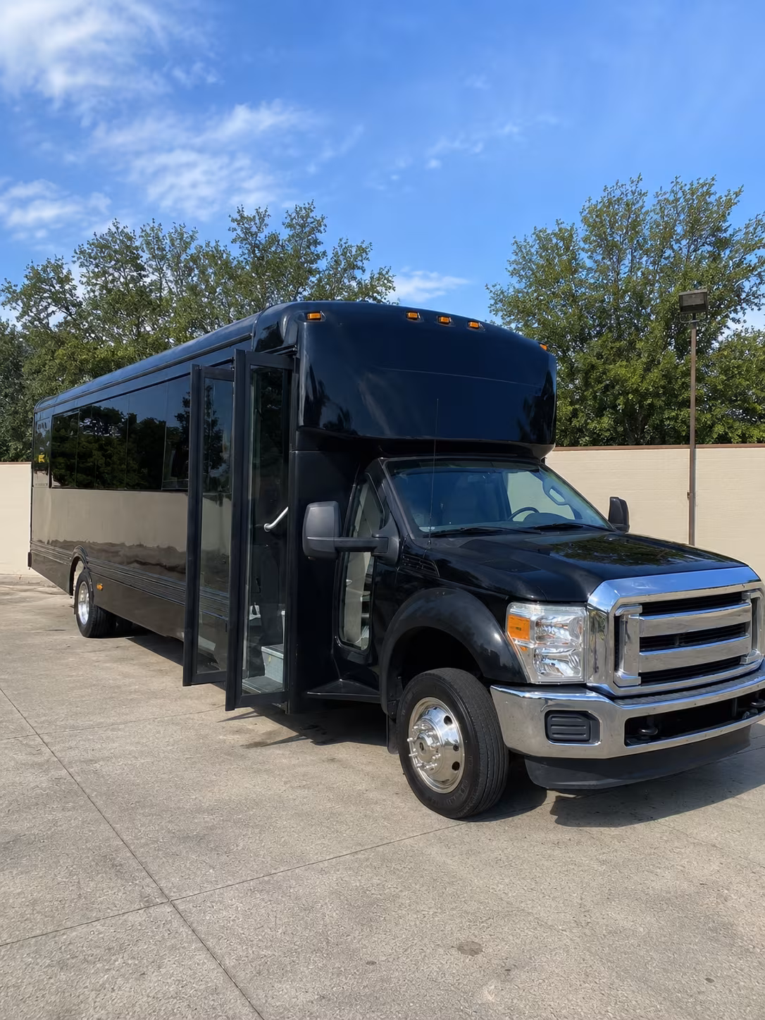 monterey park 20 passenger party bus