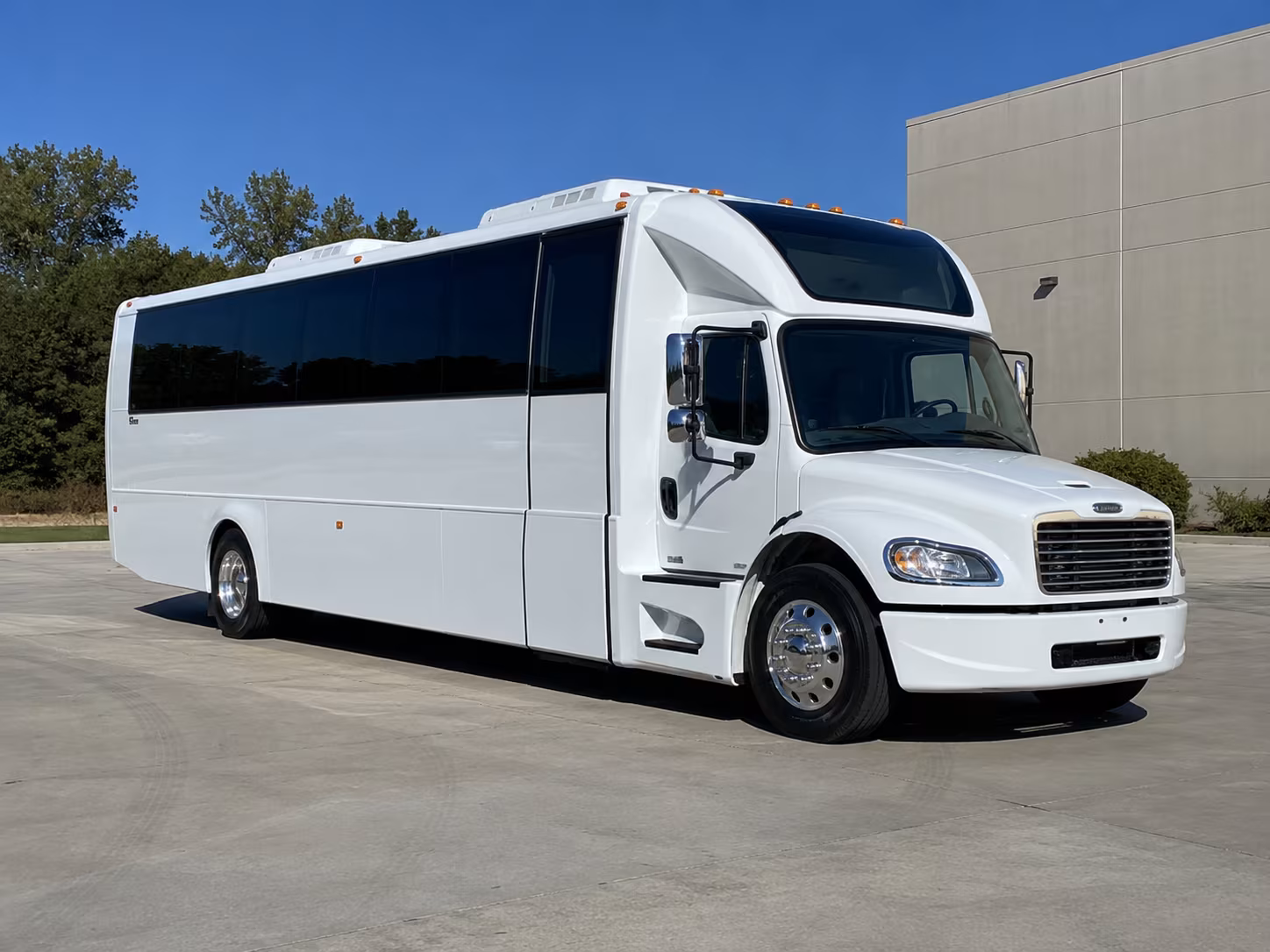 monterey park 28 passenger party bus